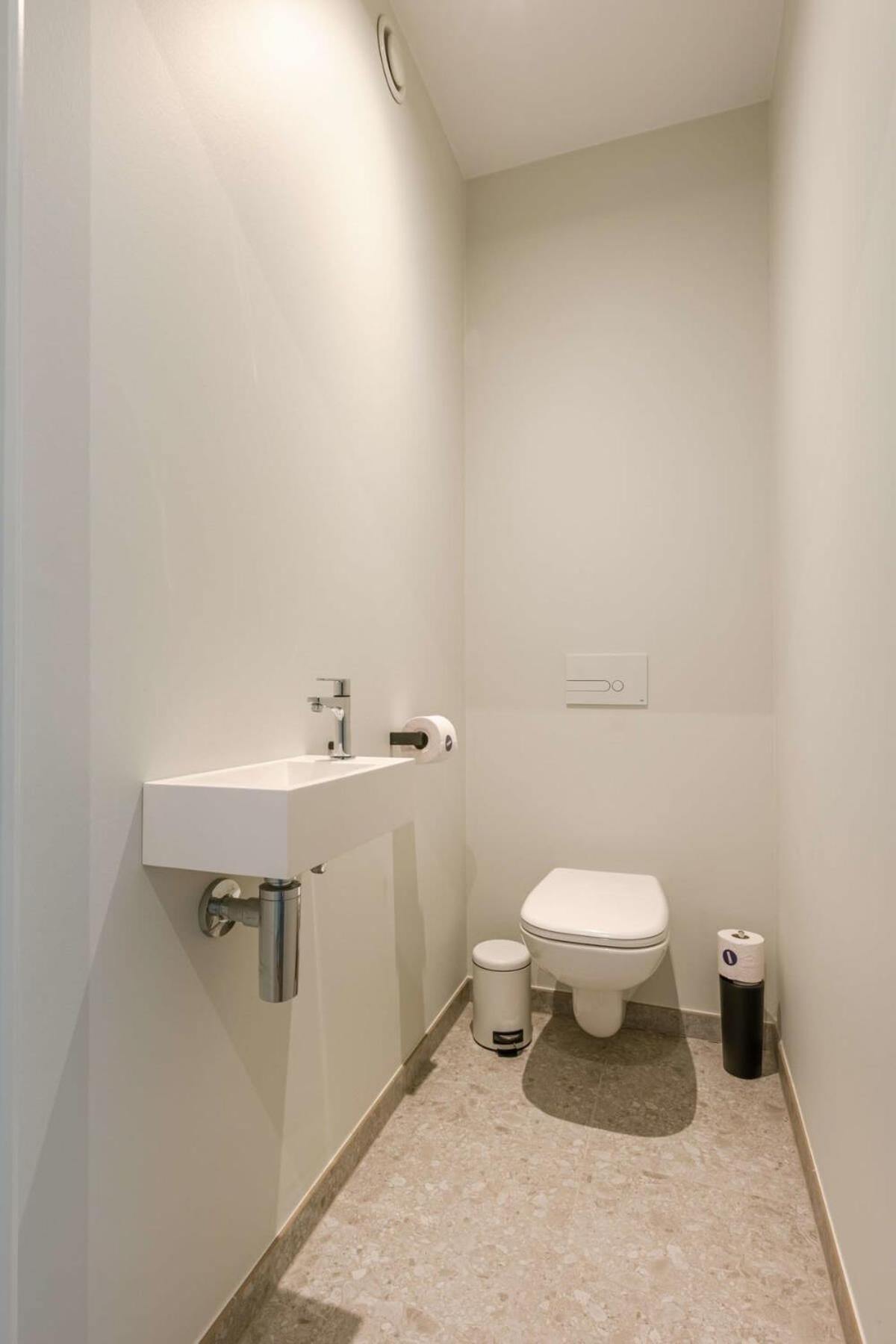 Huswell - Spacious With Beautiful Terrace In *